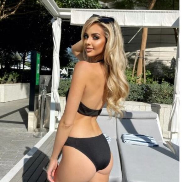 One Piece Bathing Suit CUT OUT Size M Black Figure Flattering Criss Cross Beach - Picture 4 of 12